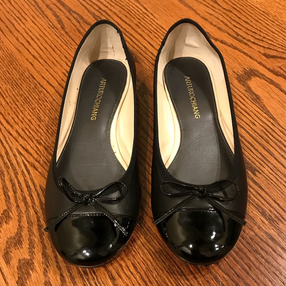 Arturo Chiang Black Leather Cap Toe Ballet Flats